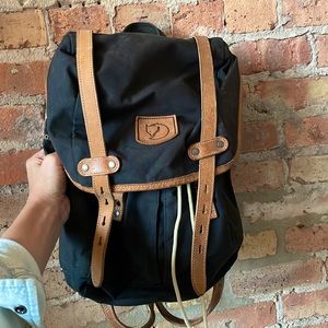 The Rucksack No. 21 Medium black classic Fjallraven Backpak